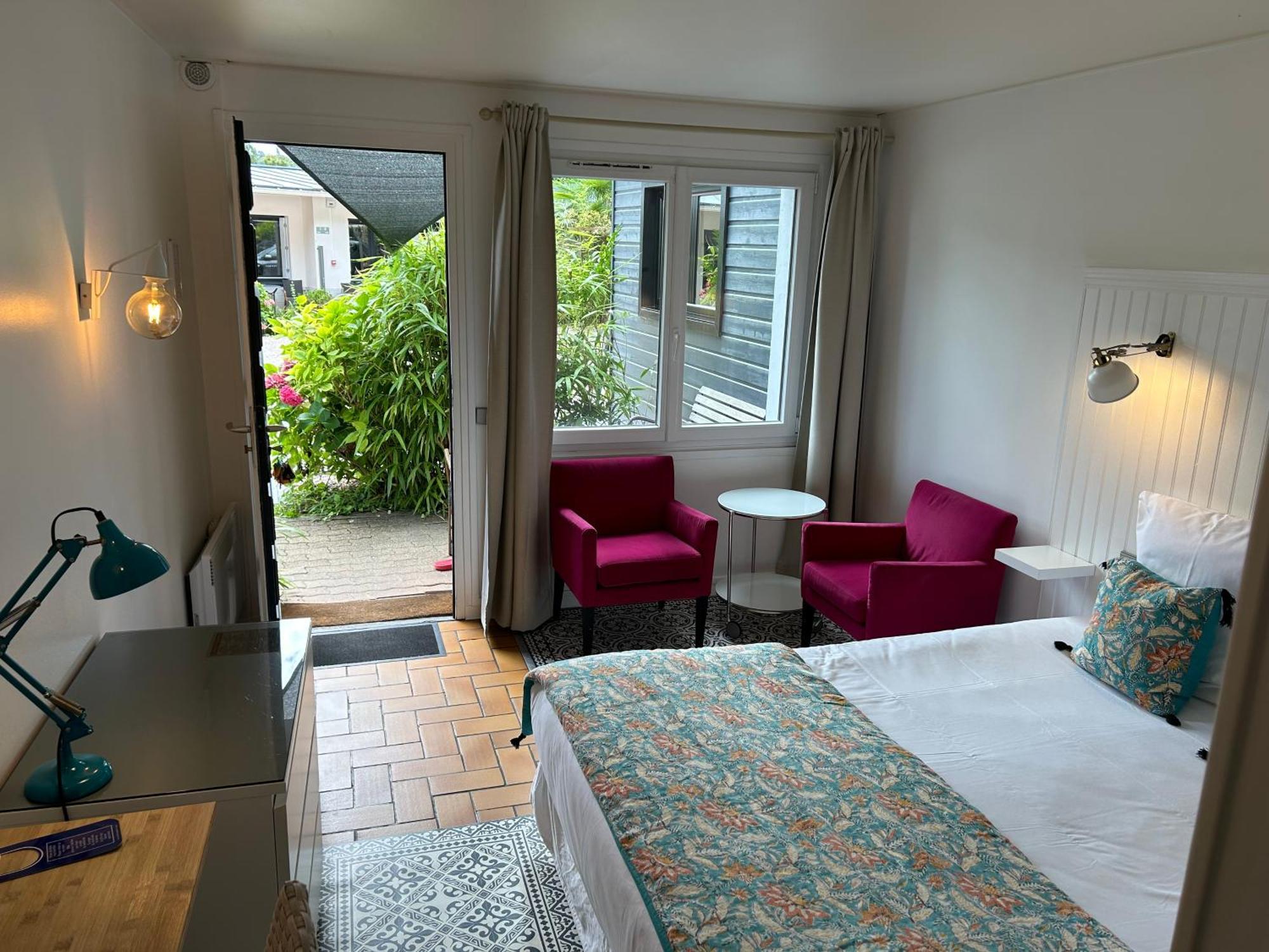 Hotel Monet La Rivière-Saint-Sauveur Exteriör bild